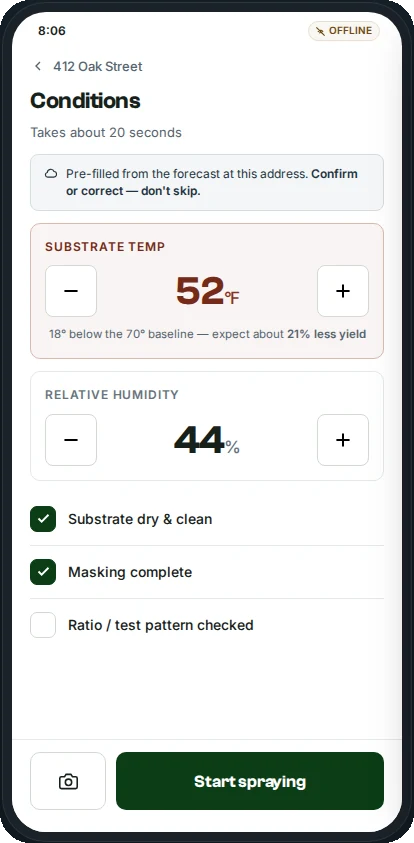 Field app arrival check: substrate temperature and humidity pre-filled from the forecast, confirmed on site, with a pre-spray checklist.